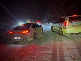 На&nbsp;Тоо-Ашуу из-за снегопада огромные пробки и&nbsp;конфликты между водителями
