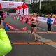 Фото В.Борисова. Кыргызстанка Виктория Полюдина финиширует на марафонском забеге в Китае