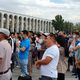 Фото 24.kg. Кыргызстанцы на площади