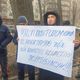 Фото 24.kg. Возле ГКНБ собираются сторонники задержанного экс-муфтия Максата Токтомушева