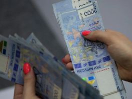 Зарплаты кыргызстанцев хотят защитить от&nbsp;инфляции законом
