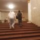 Фото 24.kg. Тяжелобольного несут на руках