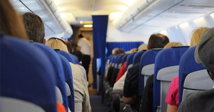 Кыргызстан вывозит граждан через Оман, первые рейсы уже согласованы
