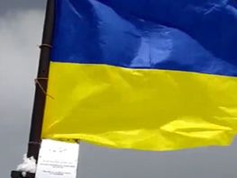 Флаг Украины установили на&nbsp;пике имени Владимира Путина в&nbsp;Кыргызстане 