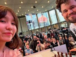 Чемпион мира по&nbsp;шахматам пожаловался на&nbsp;18-летнюю казахстанку, попросившую селфи

