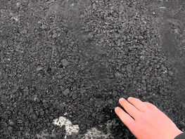 В&nbsp;Бишкеке начал разрушаться новый асфальт: подрядчиков накажут
