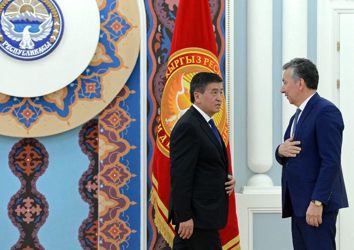 Фото аппарата президента КР. Сооронбай Жээнбеков и аппарат президента проводили Фарида Ниязова