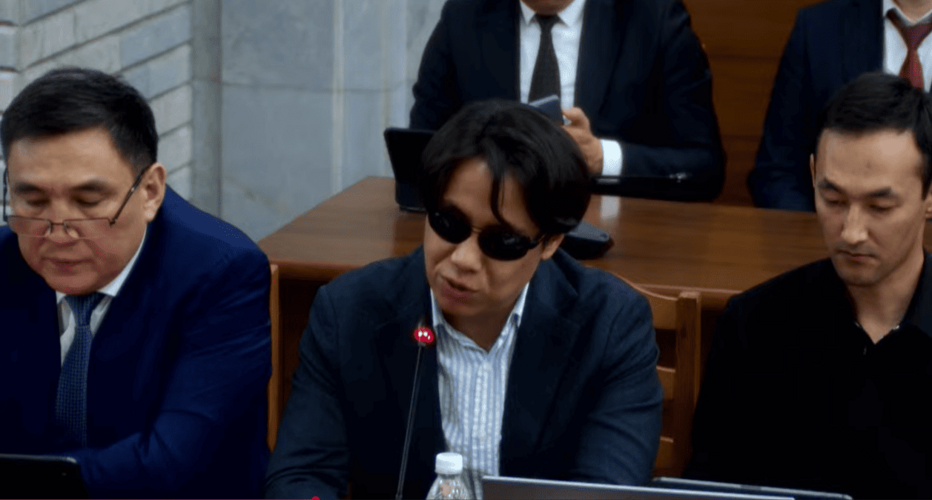 скриншота с прямого эфира