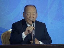 Владимир Путин наградил главу Ассамблеи народа Кыргызстана орденом Дружбы
