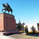 Фото 24.kg. Памятник Жайылу баатыру на въезде в Кара-Балту