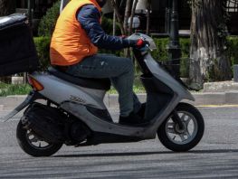 За&nbsp;езду по&nbsp;тротуару на&nbsp;скутере будут штрафовать на&nbsp;5,5 тысячи сомов
