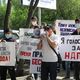 Фото 24.kg. Сторонники НДПК митингуют у здания административного суда Бишкека