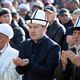 Фото пресс-службы президента. Садыр Жапаров вместе с тысячами кыргызстанцев принял участие в Айт намазе