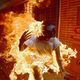 Фото Ronaldo Schemidt/AFP. Объятый пламенем участник акции протеста против политики властей Венесуэлы, май 2017 года
