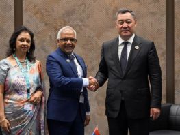 Sadyr Japarov discusses financial cooperation with President of Mauritius
