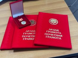 Садыр Жапаров наградил сотрудников МВД за&nbsp;раскрытие резонансных преступлений

