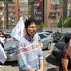 Фото 24.kg. У Первомайского райсуда проходит митинг в поддержку Алмазбека Атамбаева
