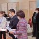 Фото 24.kg. Президент Садыр Жапаров с супругой проголосовали на выборах и референдуме