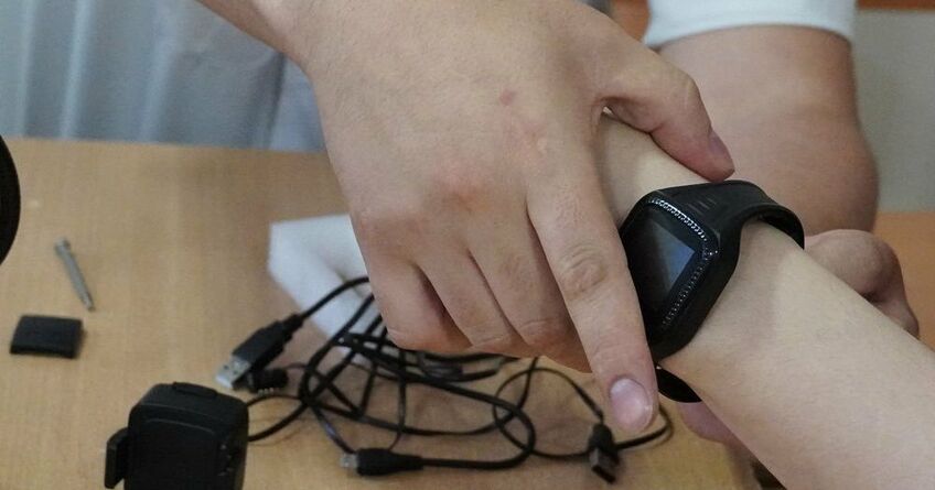 Первые 15&nbsp;семейных дебоширов в&nbsp;Бишкеке получили электронные браслеты
