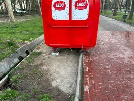 Бульвар Эркиндик тонет в&nbsp;хаосе: стихийные лотки возвращаются после рейдов
