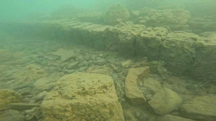 Подводная экспедиция исследовала на Иссык-Куле фрагменты построек XIII-XV веков