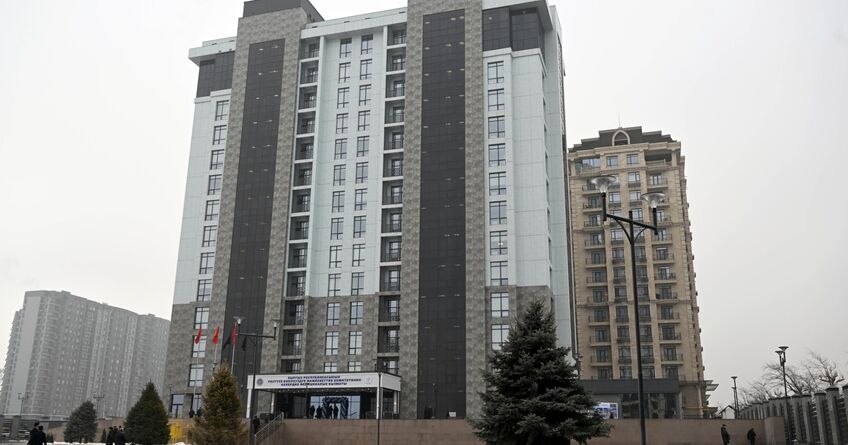 Президент КР&nbsp;открыл суперсовременный военно-медицинский комплекс ГКНБ
