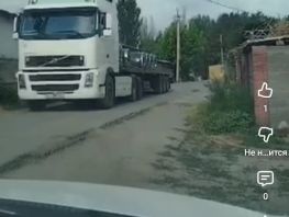 Устали бороться: жители села Нижняя Ала-Арча требуют ограничить проезд фур
