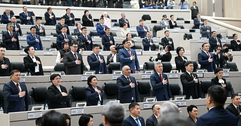 В&nbsp;Жогорку Кенеше сформированы пять депутатских групп. Опубликован их&nbsp;состав
