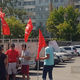 Фото 24.kg. Сторонники Текебаева и Чотонова с флагами