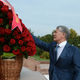 Фото аппарата президента Кыргызстана. Глава Кыргызстана у монумента «Независимости и гуманизма»