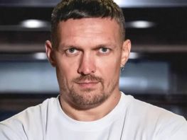 Украинский боксер Александр Усик отказался от&nbsp;всех своих чемпионских поясов
