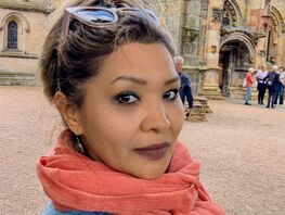 Писать на&nbsp;рассвете и&nbsp;жить судьбами героев. Шахсанем Мюррей о&nbsp;своем творчестве
