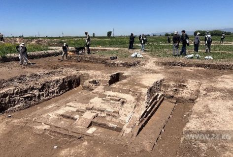 От&nbsp;Спящего Будды до&nbsp;несторианских церквей: как в&nbsp;Кыргызстане откапывают историю
