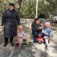 Фото 24.kg. Айнагуль Шарапиева и Нурланбек Мамиев с приемными детьми