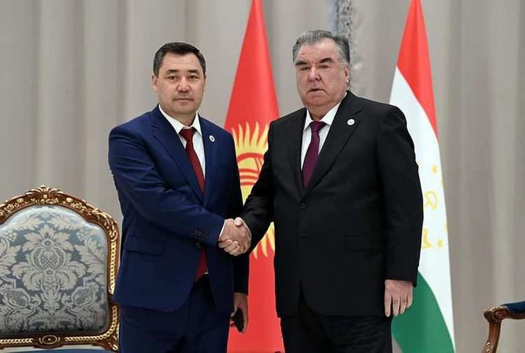 Фото пресс-службы президента КР. Главы Кыргызстана и Таджикистана в Самарканде, 16 сентября 2022 года