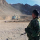 Фото из интернета. Пограничник Кыргызстана на спорном участке строительства дорого Ак-Сай - Тамдык