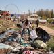 Фото ИА «24.kg». Село Бостери, участники убирают мусор на несанкционированной свалке вблизи пансионатов 