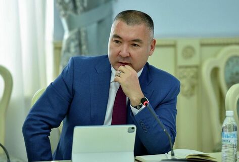 Будь вежливее. Управделами президента&nbsp;КР вынесли строгое предупреждение
