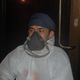 Фото 24.kg. Санитар вынужден носить шарф вместо чепчика из-за его отсутствия 