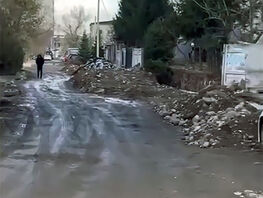 Жители улицы Коперника в&nbsp;Бишкеке жалуются на&nbsp;разбитую дорогу
