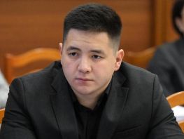 Депутат Темирлан Айтиев сдает мандат
