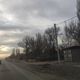Фото 24.kg. На трассе Бишкек – Кара-Балта электрические столбы установлены посреди тротуара