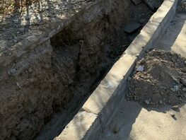 Мэрия Бишкека оштрафовала компанию, из-за которой женщина упала и&nbsp;сломала ногу
