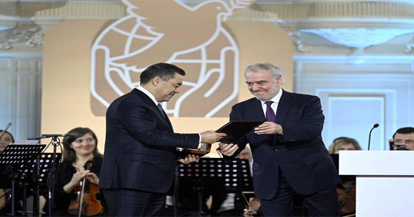 В&nbsp;Санкт-Петербурге Садыру Жапарову вручили премию мира имени Льва Толстого
