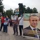 Фото 24.kg. У Дома правительства митингующие требуют найти Орхана Инанды