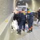 Фото пресс-службы Минтранса. В тоннеле Кольбаева из кузова грузовика вывалился мрамор