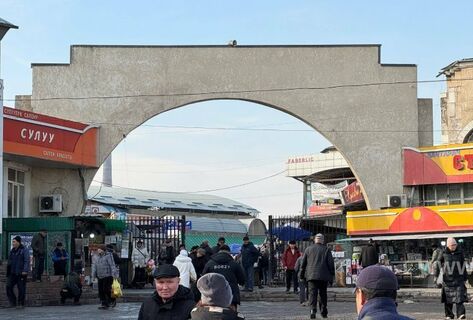 Билет в&nbsp;неизвестность: почему торговцы Ошского рынка боятся платного переезда 