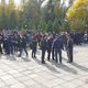 Фото 24.kg. У здания «Форума» собираются сторонники бывшего президента Алмазбека Атамбаева