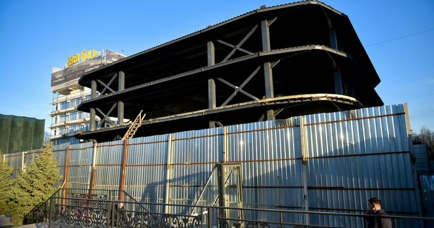 Снести все конструкции и&nbsp;вернуть фонтан на&nbsp;проспект Чуй потребовал мэр Бишкека
