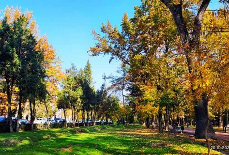 Озеро Сары-Челек и&nbsp;осенний Эркиндик. Фото читателей 24.kg
